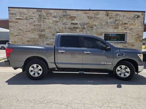 Used 2017 Nissan Titan SV AWD/4WD image 18