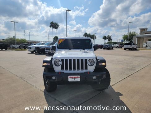 Used 2019 Jeep Wrangler Unlimited Rubicon image 2