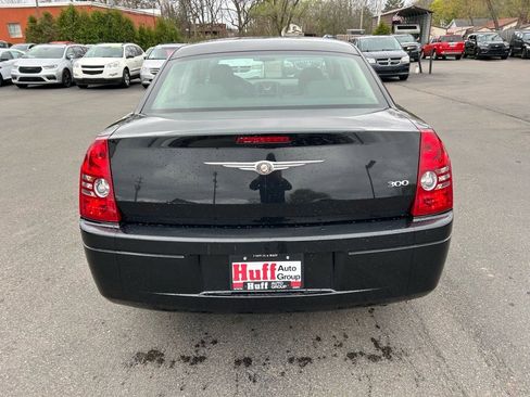 Used 2009 Chrysler 300 LX image 9