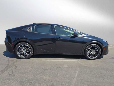 Used 2025 Toyota Prius XLE image 2