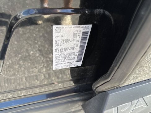Used 2024 Nissan Pathfinder SV AWD/4WD image 32