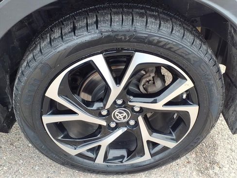 Used 2021 Toyota C-HR LE image 9