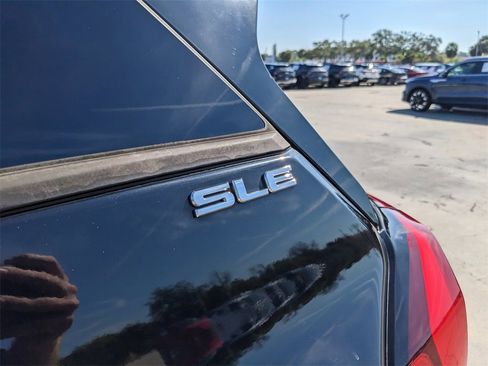 Used 2018 GMC Terrain SLE image 12