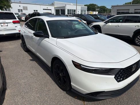 Used 2025 Honda Accord SE image 6