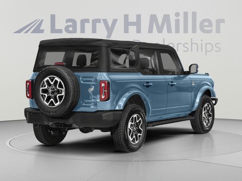 Used 2023 Ford Bronco Outer Banks AWD/4WD image 2
