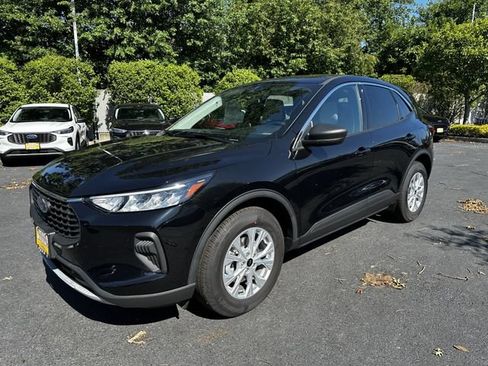 Certified 2023 Ford Escape Active AWD/4WD image 9