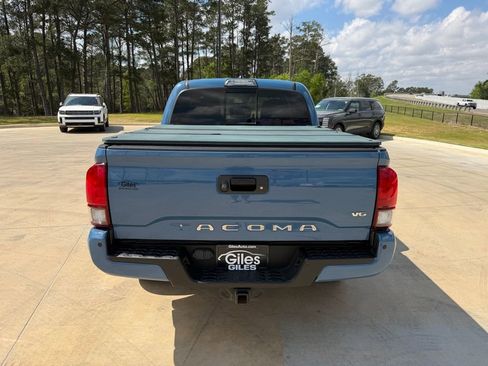 Used 2019 Toyota Tacoma TRD Off-Road image 4