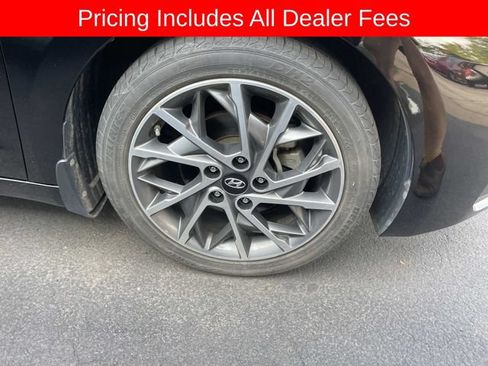 Used 2020 Hyundai Elantra Limited FWD image 13