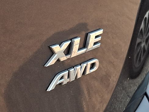 Used 2016 Toyota RAV4 XLE AWD/4WD image 4