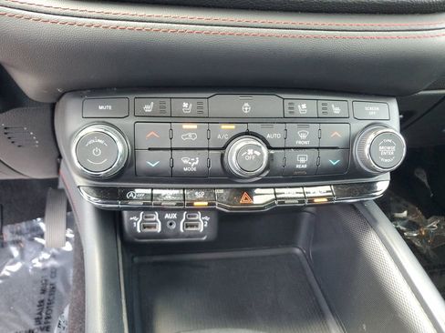 Used 2024 Dodge Durango GT RWD image 29