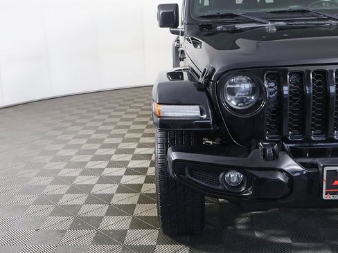 Used 2021 Jeep Gladiator Overland AWD/4WD image 12