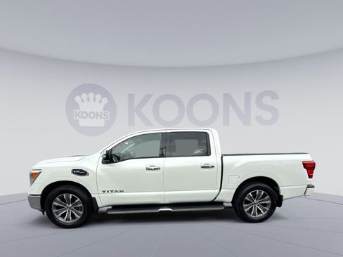 Used 2017 Nissan Titan SL image 2
