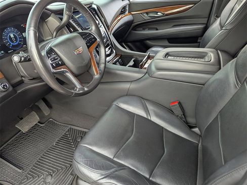 Used 2019 Cadillac Escalade Luxury image 28
