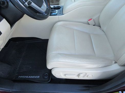Used 2017 Toyota Highlander Limited AWD/4WD image 19