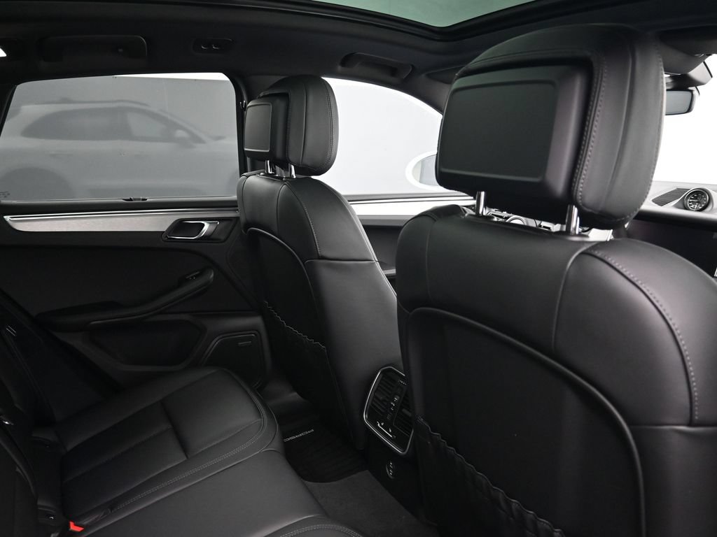 Certified 2026 Porsche Macan AWD/4WD image 7