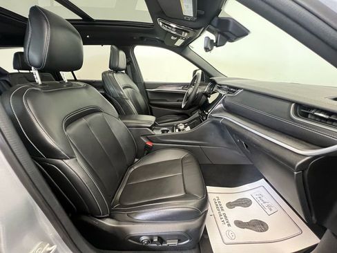 Used 2024 Jeep Grand Cherokee L Limited w/ Luxury Tech Group II image 11