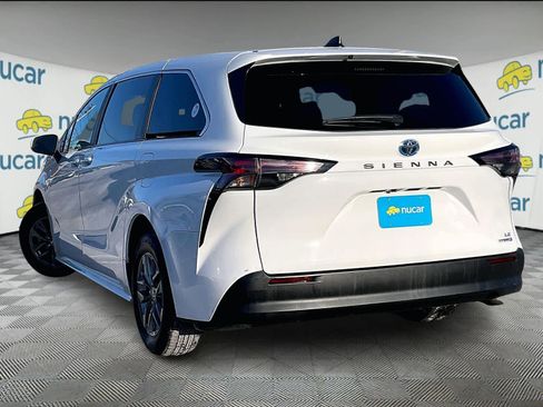 Certified 2024 Toyota Sienna LE image 4