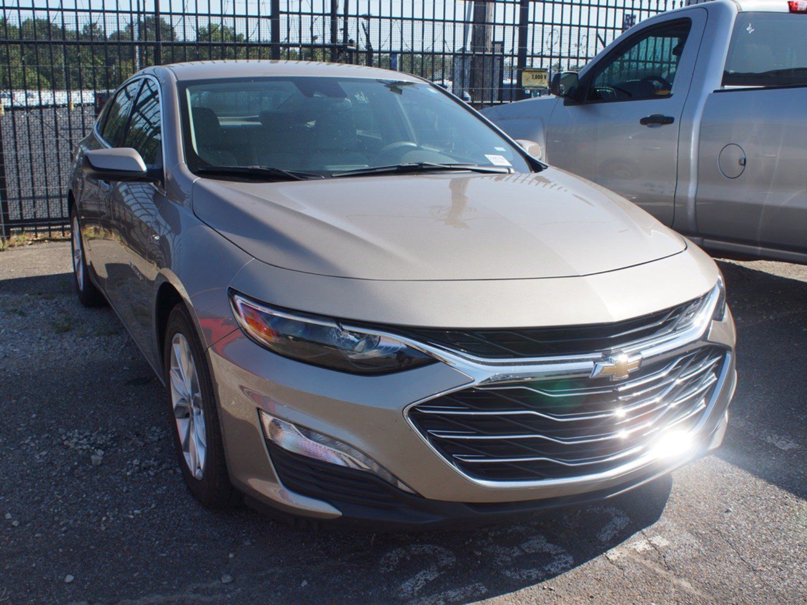 Used 2025 Chevrolet Malibu LT FWD image 3