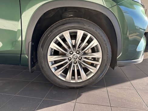 Used 2024 Toyota Highlander Platinum image 59