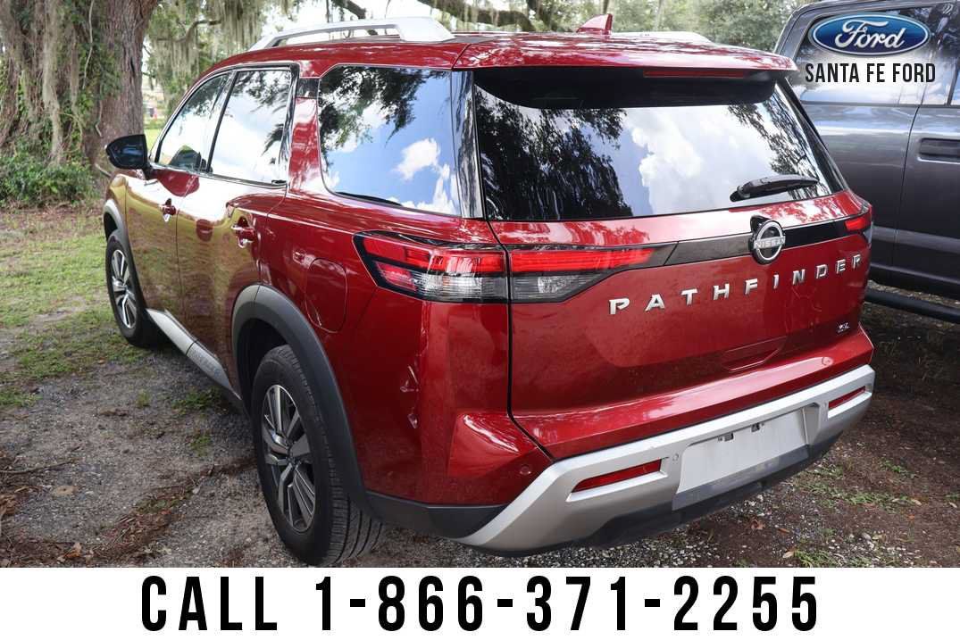 Used 2025 Nissan Pathfinder SL FWD image 2