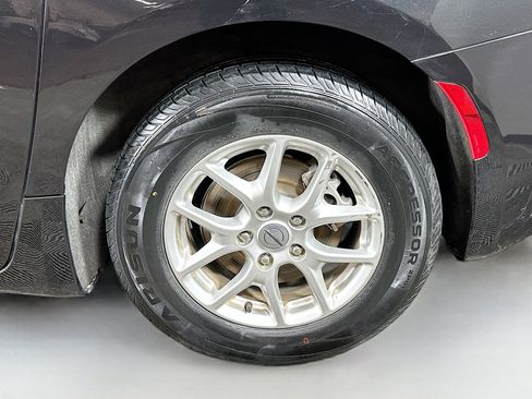 Used 2023 Chrysler Voyager LX image 30