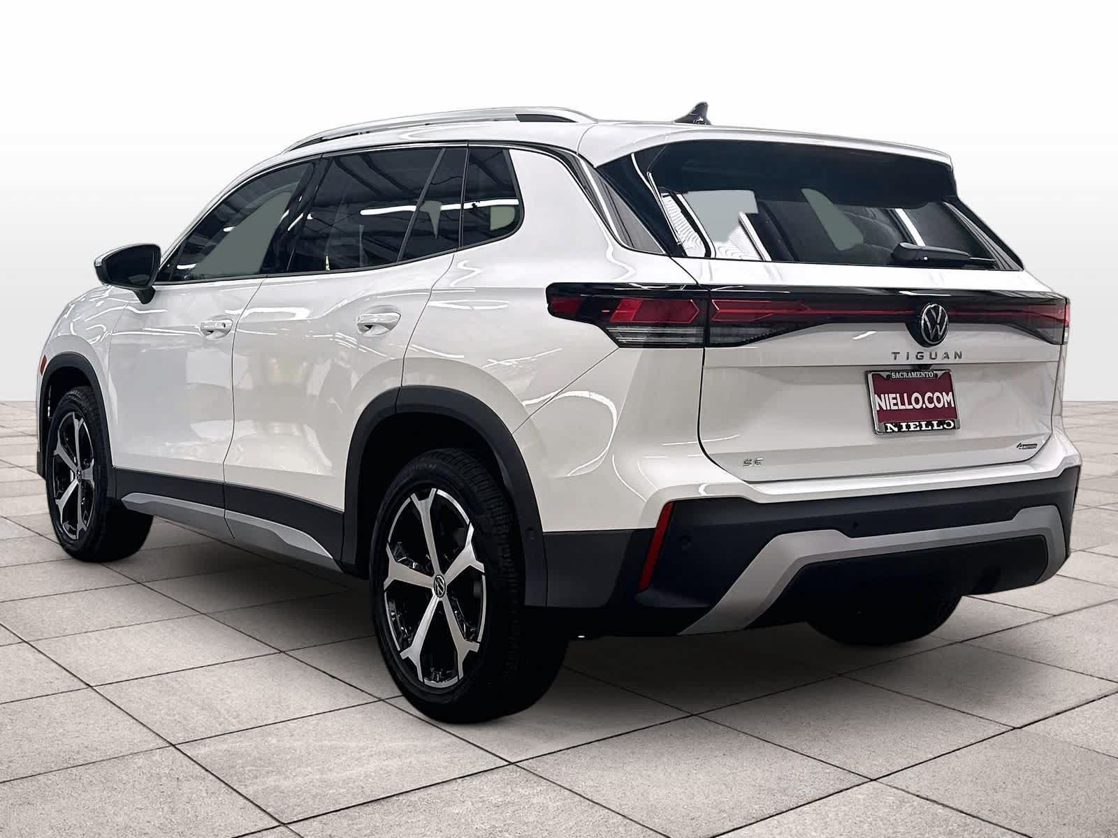 New 2026 Volkswagen Tiguan SE AWD/4WD image 3