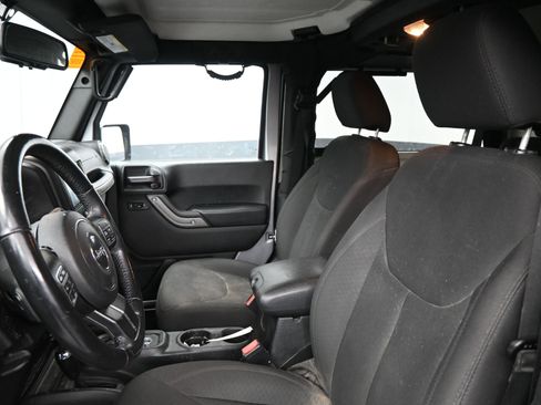 Used 2018 Jeep Wrangler Sport image 14