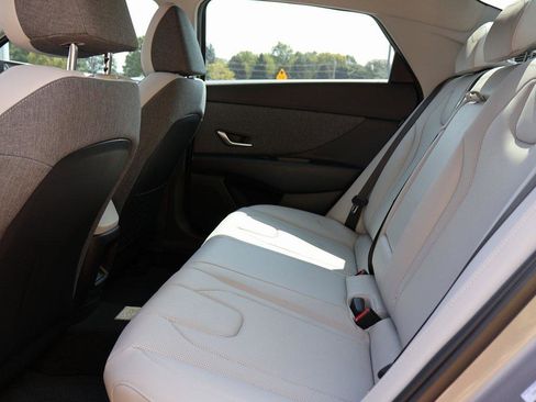 New 2025 Hyundai Elantra Limited image 18