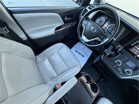 Used 2015 Toyota Sienna Limited Premium image 11