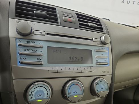 Used 2009 Toyota Camry LE FWD image 19