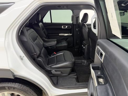 Used 2021 Ford Explorer XLT w/ Equipment Group 202A AWD/4WD image 15