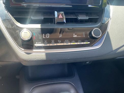 Used 2025 Toyota Corolla LE FWD image 32