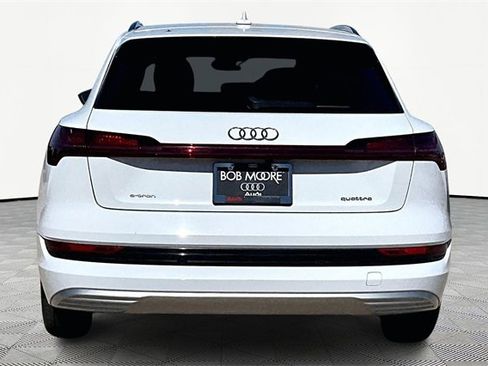Used 2022 Audi e-tron Premium Plus w/ Premium Plus Package image 4