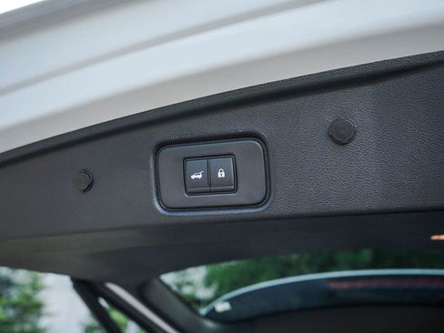 New 2025 Nissan Pathfinder SL w/ SL Premium Package image 9