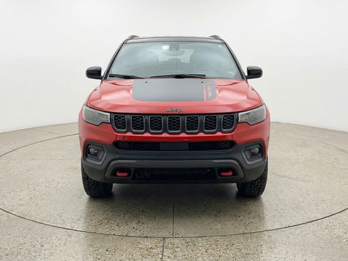 Used 2025 Jeep Compass Trailhawk AWD/4WD image 2