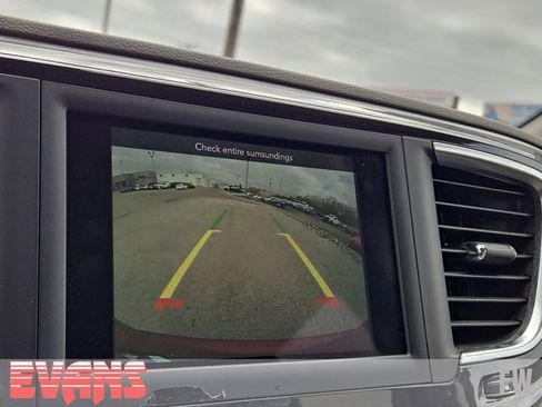 Used 2020 Chrysler Voyager LX FWD image 8