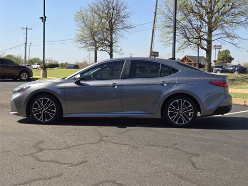 Used 2025 Toyota Camry XLE w/ Premium Plus Package image 4