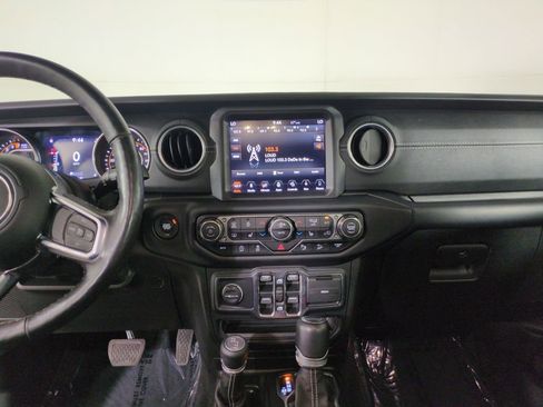Used 2019 Jeep Wrangler Unlimited Sahara AWD/4WD image 20