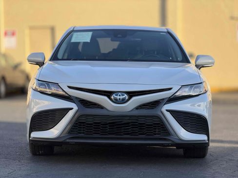 Used 2022 Toyota Camry SE FWD image 2