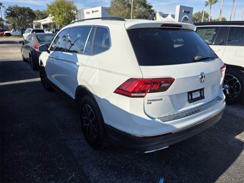 Used 2021 Volkswagen Tiguan SE w/ Panoramic Sunroof Package image 3