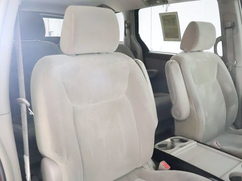 Used 2004 Toyota Sienna LE FWD image 52