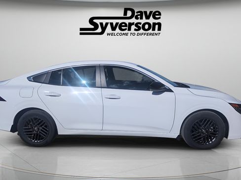 Used 2026 Nissan Sentra SV w/ SV Convenience Package FWD image 4
