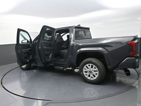 Used 2025 Toyota Tacoma SR5 w/ SR5 Upgrade Package image 42