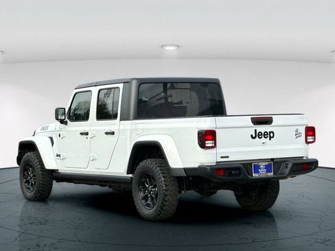 Used 2023 Jeep Gladiator Sport image 4