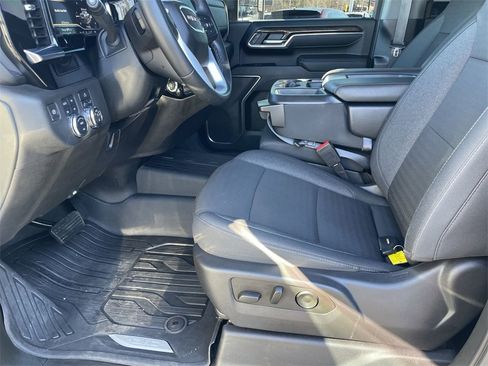Used 2024 GMC Sierra 2500 SLE w/ SLE Value Package; image 8