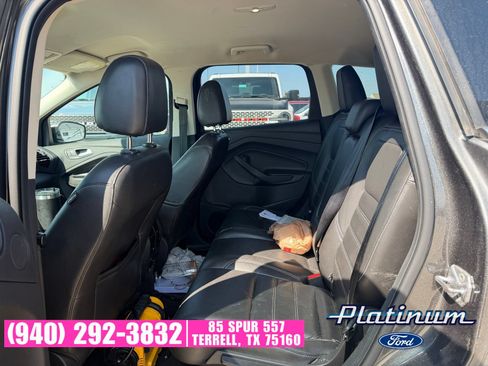 Used 2017 Ford Escape SE w/ SE Leather Comfort Package FWD image 6