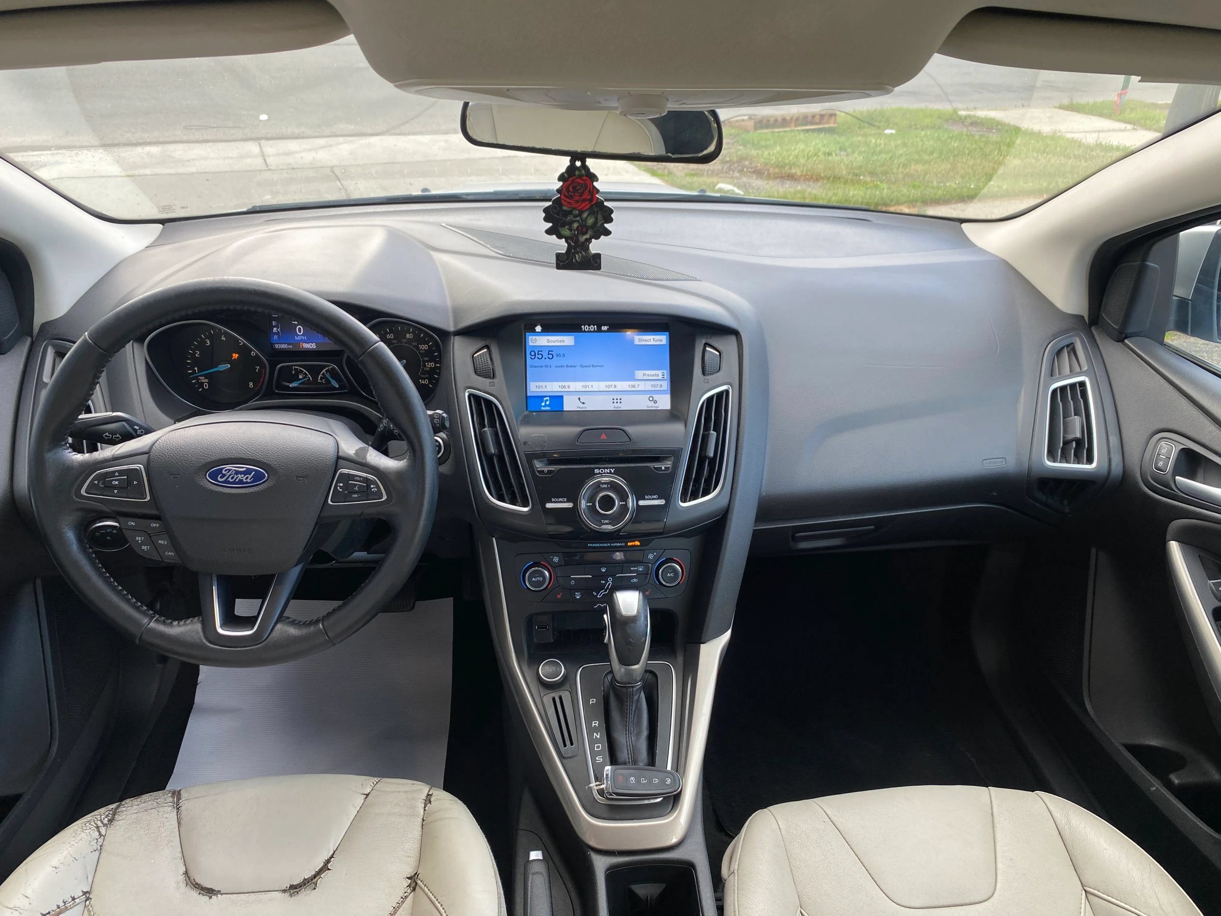 Used 2016 Ford Focus Titanium FWD image 4