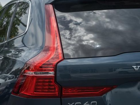 Certified 2022 Volvo XC60 B5 Inscription AWD/4WD image 7