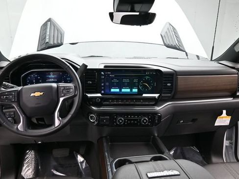 Used 2024 Chevrolet Silverado 2500 High Country w/ High Country Premium Package AWD/4WD image 16