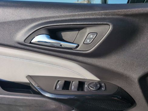 Used 2025 Chevrolet Trax LT w/ LT Convenience Package image 22